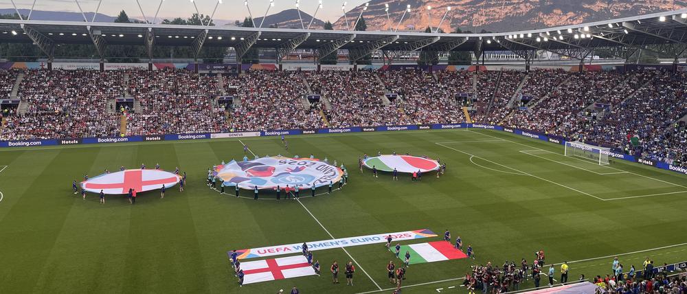 Es ist schon wirklich hart, mit solch einer Aussicht über Fußball zu schreiben.