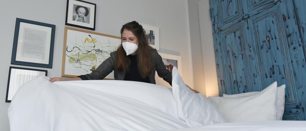 Bettenmachen gehört eigentlich nicht zu Bea Skiadopoulos Aufgabengebieten.