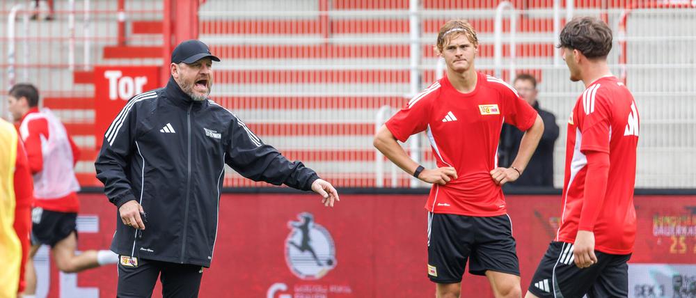 Steffen Baumgart wird die Profis des 1. FC Union im Trainingslager intensiv fordern.