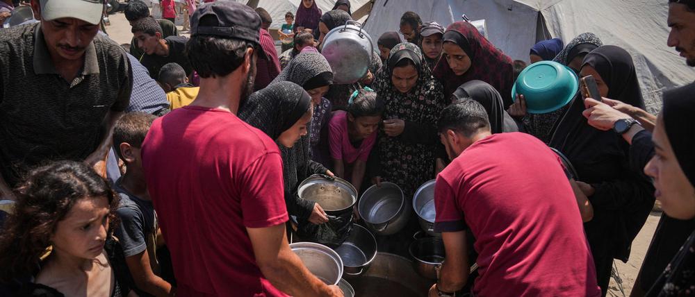 Berichten von UN-Organisationen zufolge hungern mittlerweile so gut wie alle Bewohner des Küstenstreifens. 