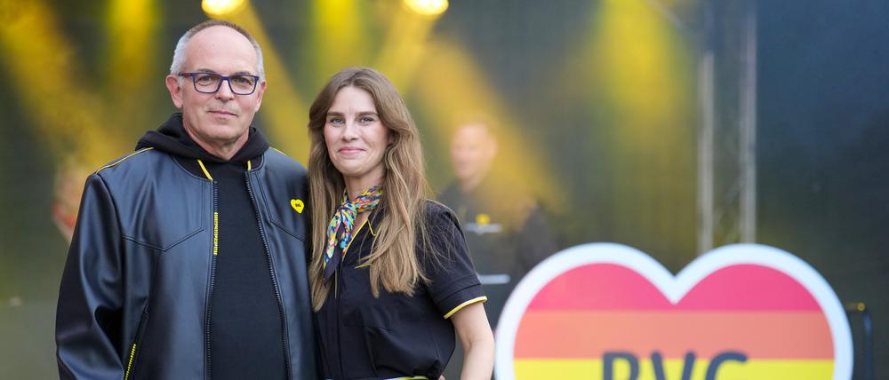 Am vergangenen Wochenende wurden erstmals die Entwürfe der neuen BVG-Uniform der Öffentlichkeit präsentiert. Der erste Eindruck: ziemlich praktisch und ziemlich Berlin.