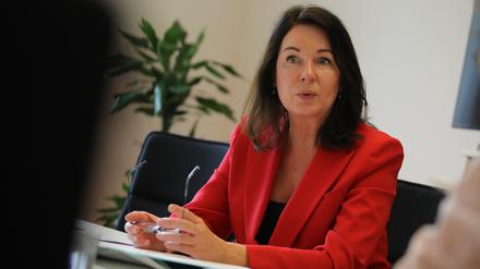 Britta Müller, (parteilos, bis 2024 SPD) ist Ministerin für Gesundheit und Soziales des Landes Brandenburg