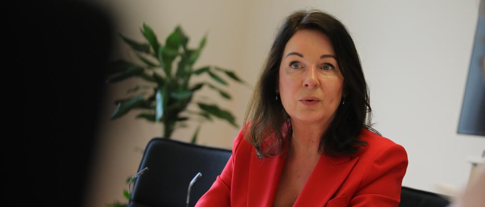 Britta Müller, (parteilos, bis 2024 SPD) ist Ministerin für Gesundheit und Soziales des Landes Brandenburg