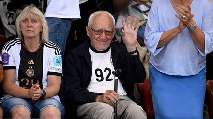 Opa Herbert unterstützt seine Enkelin Ann-Katrin Berger.