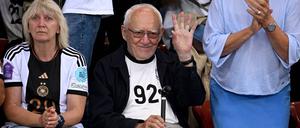 Opa Herbert unterstützt seine Enkelin Ann-Katrin Berger.
