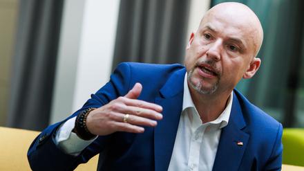 CSU-Landesgruppenchef Alexander Hoffmann macht einen Vorschlag, um den Koalitionsstreit über die Besetzung dreier Posten am Bundesverfassungsgericht zu lösen.