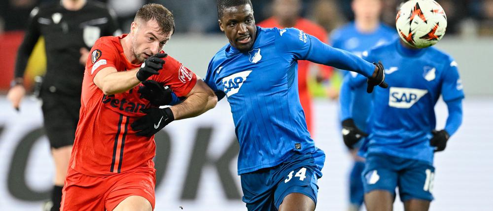 Nsoki (r.) geht von Sinsheim in die Hauptstadt.