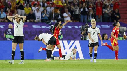 Die Enttäuschung war groß bei den deutschen Spielerinnen nach der Halbfinalniederlage gegen Spanien. 