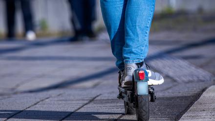 Die Polizei erwischte mehrere betrunkene E-Scooterfahrer.