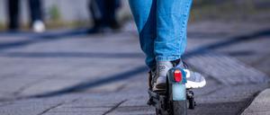 Die Polizei erwischte mehrere betrunkene E-Scooterfahrer.