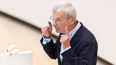 Brandenburgs AfD-Fraktionschef Hans-Christoph Berndt kritisiert die Warnungen der Spremberger Bürgermeisterin Christine Herntier (parteilos)(Archivbild).