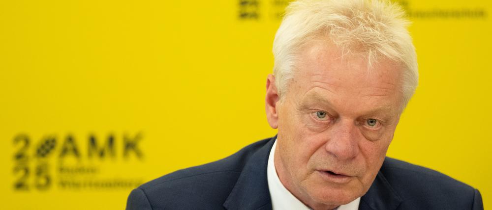 Alois Rainer (CSU), Bundesminister für Landwirtschaft, Ernährung und Heimat, spricht während einer Pressekonferenz im Anschluss an die Sonder-Agrarministerkonferenz (AMK).