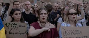 Sie werfen Selenskyj vor, die Zukunft ihres Landes zu verspielen: Wütende Demonstrantinnen in Kyjiw.