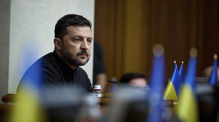 Der ukrainische Präsident Wolodymyr Selenskyj nimmt an der Parlamentssitzung teil. (Archivbild)