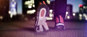 Der plötzliche Schmerz in der Wade beim Joggen entpuppt sich als glückliches Notsignal des Körpers: Schlagader geplatzt!