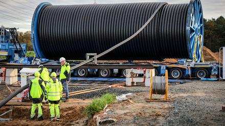 Die Stromtrasse Suedlink soll Strom aus Erneuerbaren Energien von Norddeutschland in den Süden transportieren. (Archivbild)