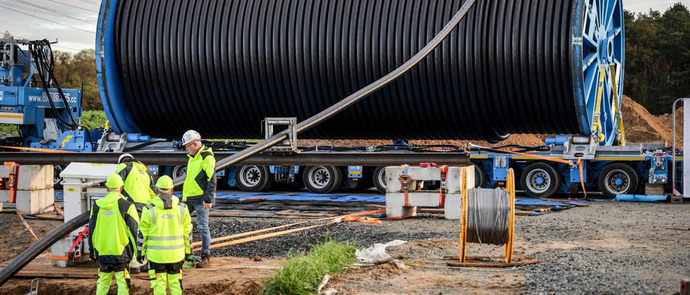 Die Stromtrasse Suedlink soll Strom aus Erneuerbaren Energien von Norddeutschland in den Süden transportieren. (Archivbild)
