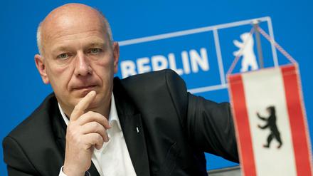 Wegner verurteilte mutmaßlich extremistische Äußerungen bei einer Demonstration vor dem Roten Rathaus. 