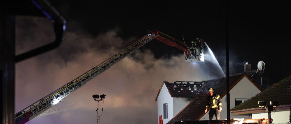 Der Brand in Wächtersbach hatte wegen seines vermeintlich rechtsextremistischen Hintergrunds für überregionales Aufsehen gesorgt. Tatsächlich wollte der pakistanische Brandstifter die Ermittler laut Urteil mit aufgesprühten rassistischen Parolen auf die falsche Fährte lenken. (Archivfoto)