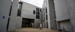 Am Landgericht Frankfurt (Oder) stand ein 30-Jähriger wegen illegalen Autorennens mit Todesfolge vor Gericht. (Symbolbild)