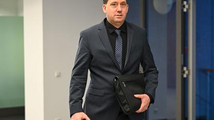 Der Prozess von Ex-Schiedsrichter Manuel Gräfe gegen den DFB wird am 11. September fortgesetzt. 