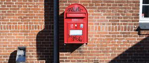 Bald ein Fall fürs Museum? Die roten Briefkästen in Dänemark sollen bis zum Jahresende abgebaut werden.