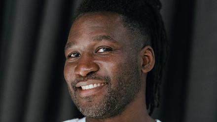 Stève Hiobi, Deutschlands bekanntester Afrofluencer.
Foto: Nelson Ndongala