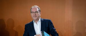 Bundesinnenminister Alexander Dobrindt (CSU) hat die Vergabe von humanitären Visa vorerst gestoppt.