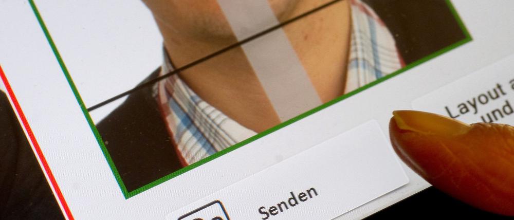 Ab August ist auf den Bürgerämtern Schluss mit Papierfotos. (Archivbild)