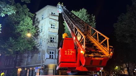 In der Finowstraße drohten Teile eines Balkons abzustürzen.
