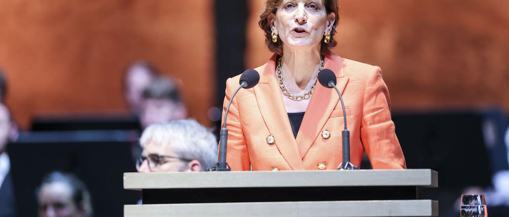 Applebaum sieht die Demokratien massiv in Gefahr.