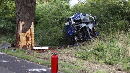 Das Auto wurde bei dem Unfall komplett zerstört.