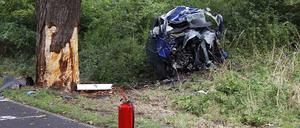 Das Auto wurde bei dem Unfall komplett zerstört.