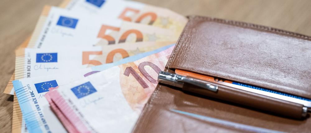 Vielen Menschen in Berlin haben nicht einmal Geld für eine Woche Urlaub im Jahr. (Archivbild)