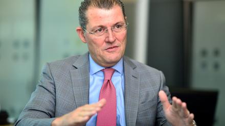 „Wer jetzt mit Empörung reagiert, verweigert sich der Realität“, sagte Dulger der Deutschen Presse-Agentur.