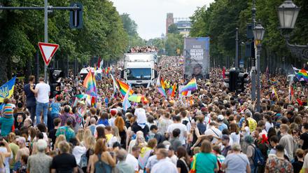 Nach Angaben der Veranstalter haben lange nicht mehr so viele Menschen am CSD teilgenommen.