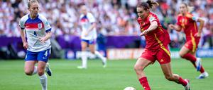 Mariona Caldentey (re.) erzielte das 1:0 für Spanien.
