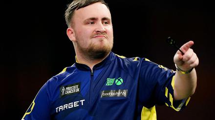 Dominiert weiter auf der Tour: Weltmeister Luke Littler.