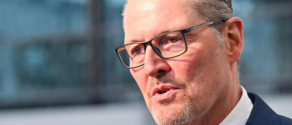 Arbeitgeberpräsident Rainer Dulger fordert eine Senkung der Lohnnebenkosten. (Archivbild)