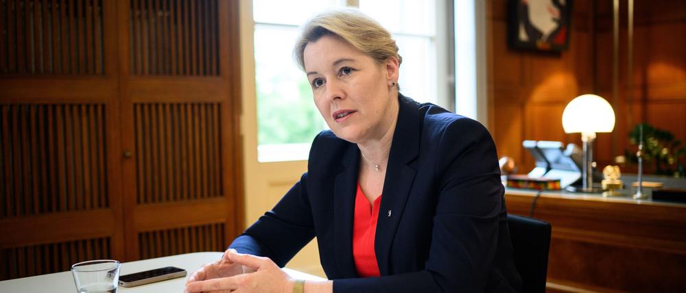 Wirtschaftssenatorin Franziska Giffey (SPD) hat noch nicht endgültig entschieden, ob sie bei der Spitzenkandidatur ins Rennen gehen will. 