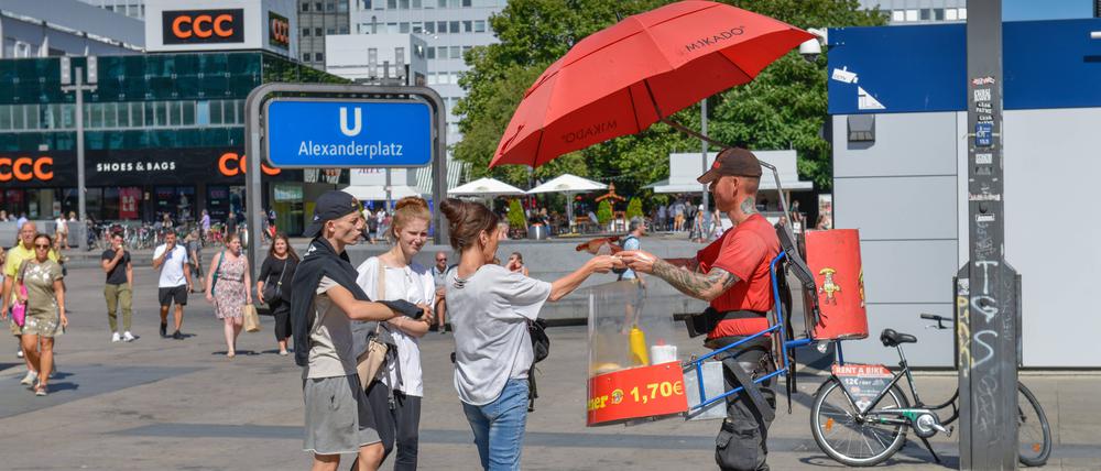 Grillwalker, Alexanderplatz, Mitte, Berlin, Deutschland *** Grillwalker Alexanderplatz Mitte Berlin Germany