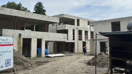 Stillliegende Baustelle in der Siedlung Müggelhort in Treptow-Köpenick.