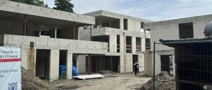 Stillliegende Baustelle in der Siedlung Müggelhort in Treptow-Köpenick.