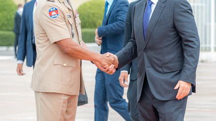 Cambodia's Prime Minister Hun Manet is greeted ahead of his departure to Malaysia for ceasefire talks on the deadly border conflict between Thailand and Cambodia that extended to a fifth day, in Phnom Penh, Cambodia, July 28, 2025. Agence Kampuchea Press/Handout via REUTERS THIS IMAGE HAS BEEN SUPPLIED BY A THIRD PARTY. NO RESALES. NO ARCHIVES.