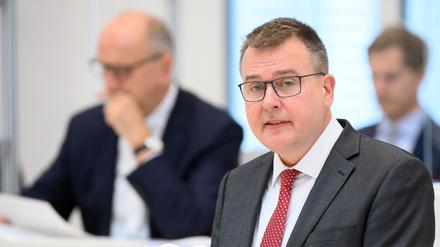 Der Brandenburger SPD-Landtagsabgeordnete Johannes Funke sieht die Russland-Reisen von Ex-Regierungschef Matthias Platzeck teils skeptisch (Archivbild). 