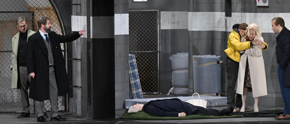 Szene aus der Händel-Oper „Giulio Cesare in Egitto“, die im Rahmen der Salzburger Sommerfestspiele im Haus für Mozart Premiere hatte.  