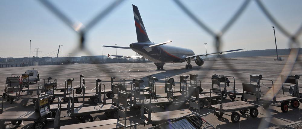 Ein Airbus A321-211 der russischen Fluggesellschaft Aeroflot mit der Registrierung VP-BOE steht auf einem Langzeitparkplatz am Flughafen Cointrin in Genf, Schweiz, am 9. März 2022.