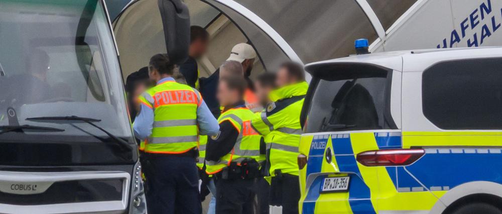 Nach der Abschiebung einer jesidischen Familie aus Brandenburg will sich Innenminister René Wilke für deren Rückholung einsetzen. (Archivbild)