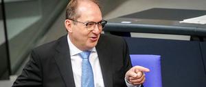 Bundesinnenminister Alexander Dobrindt (CSU) lehnt Landesaufnahmeprogramme für Geflüchtete ab. (Archivbild)