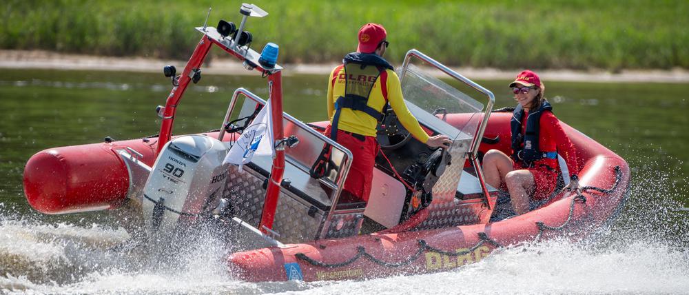 Deutsche Lebens-Rettungs-Gesellschaft DLRG, Ortsgruppe Potsdam e.V. im Einsatz auf der Havel